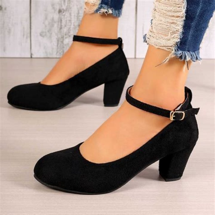 High ___ (dressy shoe for women)