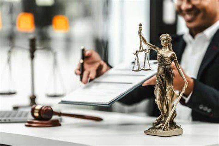 Litigation aide: Abbr.