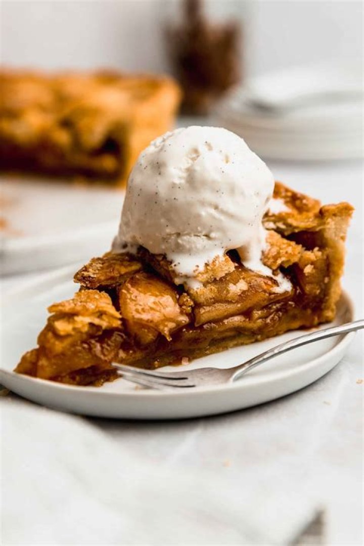 ___ mode (served with ice cream): 2 wds.