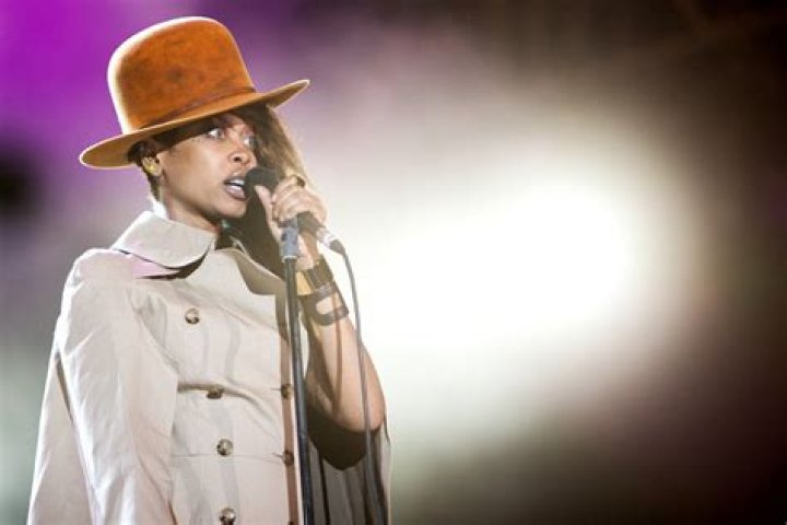 R&B singer Erykah