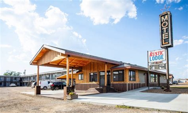 Rustic lodge for travelers