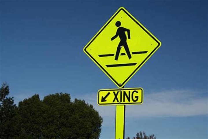 ___ XING (road sign)